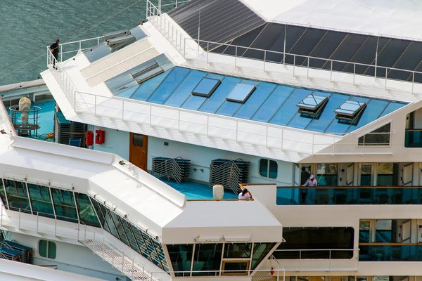 Peut-on trouver une maison de vacances en Bretagne avec des cours de navigation à voile et des visites de phares?